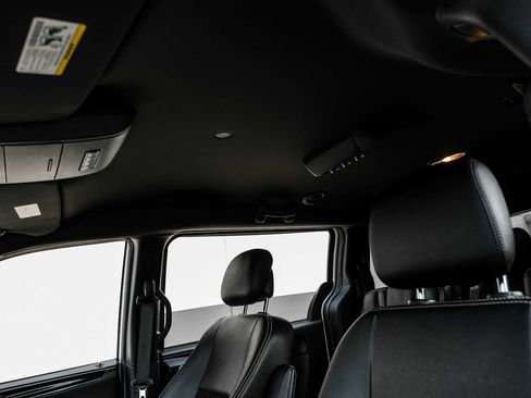 Used 2019 Dodge Grand Caravan SXT w/ Blacktop Package image 31