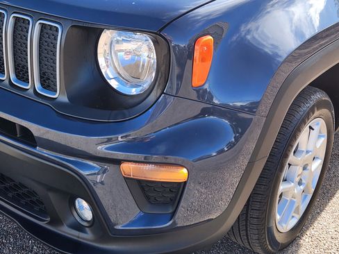 Used 2023 Jeep Renegade Latitude w/ Premium Group AWD/4WD image 5