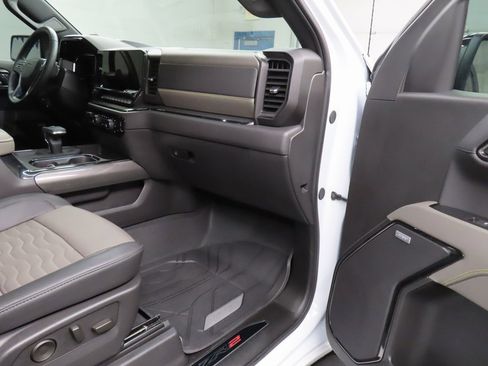 Used 2025 Chevrolet Silverado 1500 ZR2 w/ Technology Package image 35