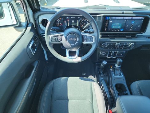 Used 2024 Jeep Wrangler Sahara image 12