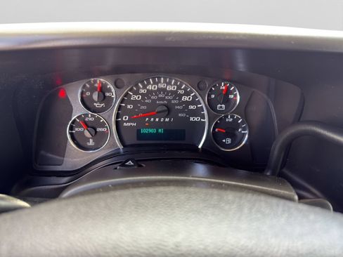 Used 2017 Chevrolet Express 2500 RWD image 23