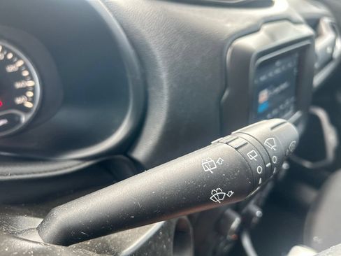 Used 2020 Jeep Renegade Latitude FWD image 26