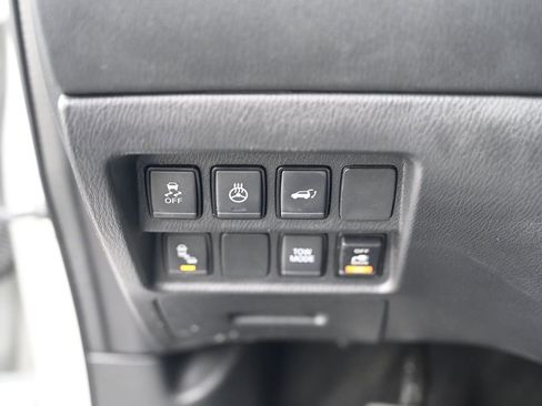 Used 2020 Nissan Pathfinder Platinum image 24