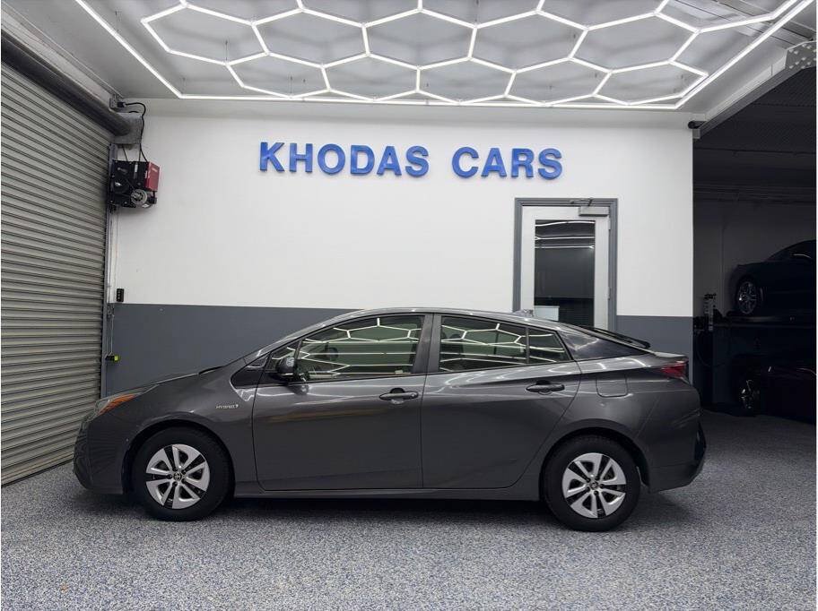Used 2018 Toyota Prius Three FWD image 1