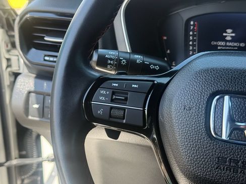 Used 2025 Honda Pilot Black Edition image 14
