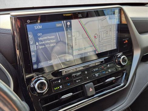 Used 2021 Toyota Highlander Limited FWD image 10