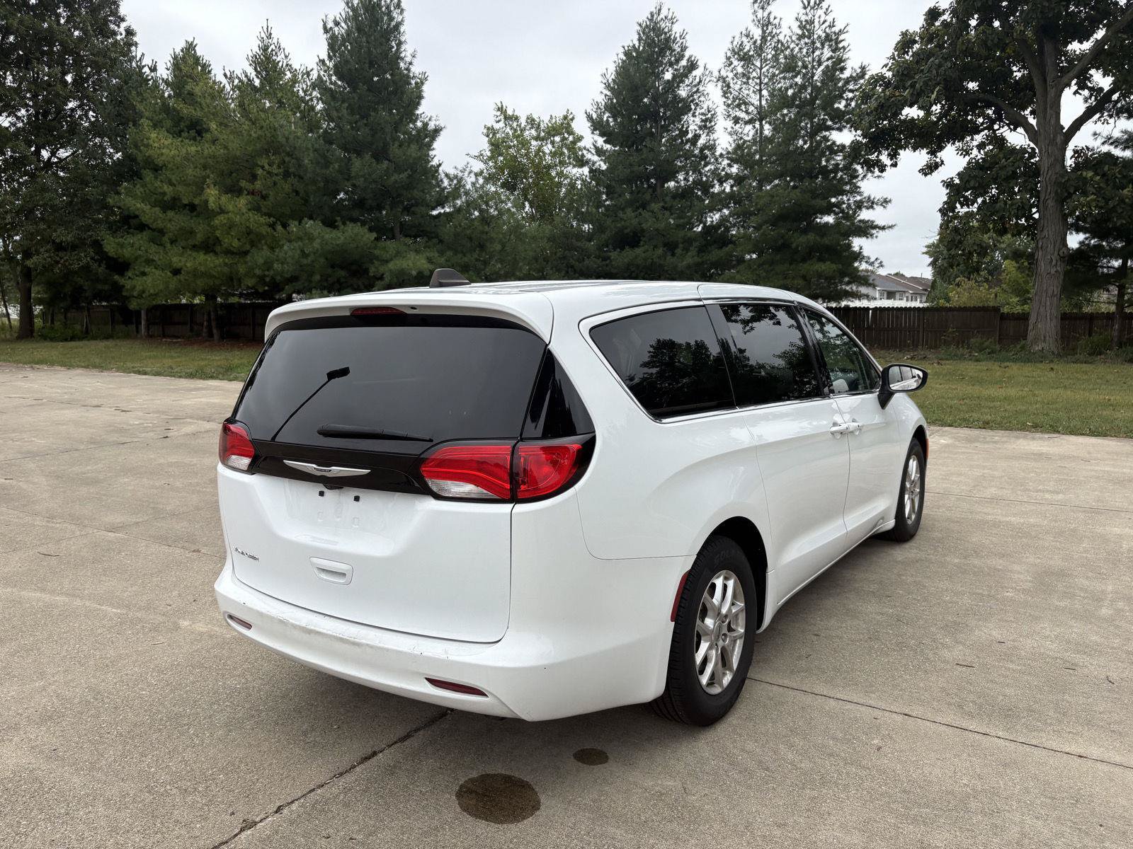 Used 2023 Chrysler Voyager LX FWD image 7