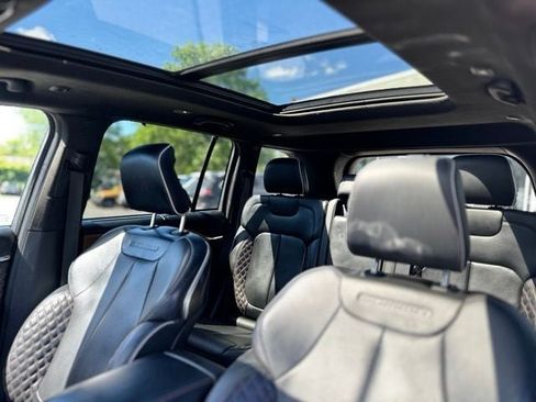 Used 2022 Jeep Grand Cherokee Summit AWD/4WD image 11