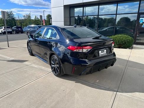 Used 2023 Toyota Corolla SE FWD image 5
