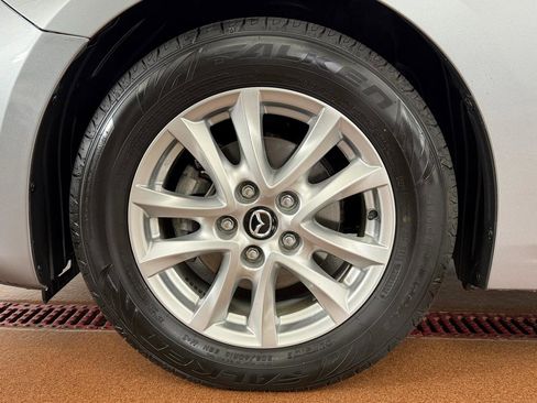 Used 2014 MAZDA MAZDA3 i Touring w/ Technology Package FWD image 8