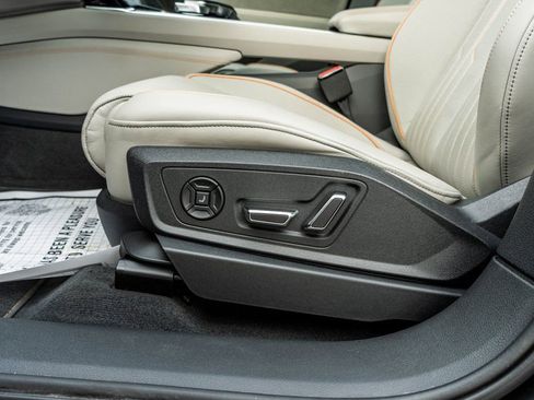 Used 2024 Audi Q8 e-tron Prestige image 30