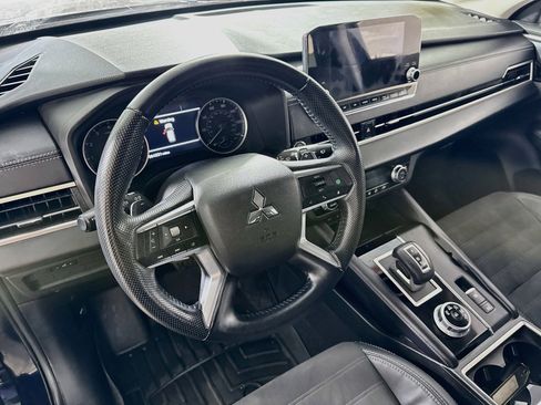 Used 2022 Mitsubishi Outlander SE FWD image 13
