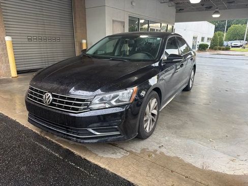 Used 2018 Volkswagen Passat 2.0T SE FWD image 2
