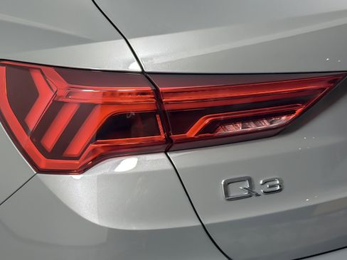 Used 2023 Audi Q3 2.0T Premium w/ Convenience Package image 26