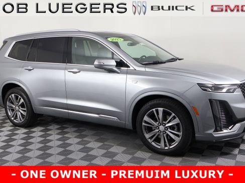 Used 2025 Cadillac XT6 Premium Luxury image 2