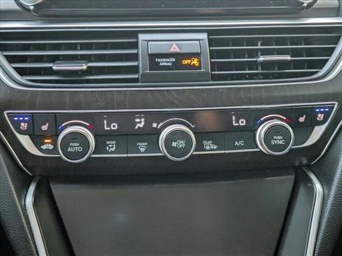 Used 2018 Honda Accord Touring image 12