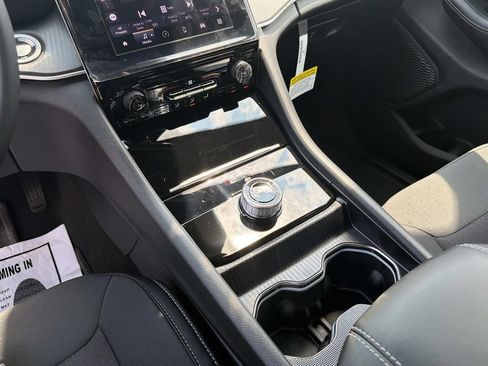 New 2026 Jeep Grand Cherokee Laredo AWD/4WD image 4