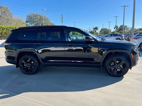 Used 2023 Jeep Grand Cherokee L Laredo image 8