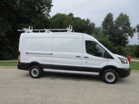 Used 2019 Ford Transit 250 148 Medium Roof RWD image 6