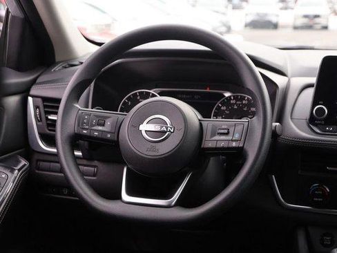 Used 2024 Nissan Rogue SV image 23