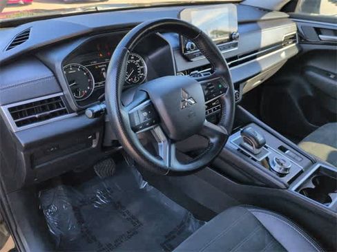 Used 2024 Mitsubishi Outlander SE image 10