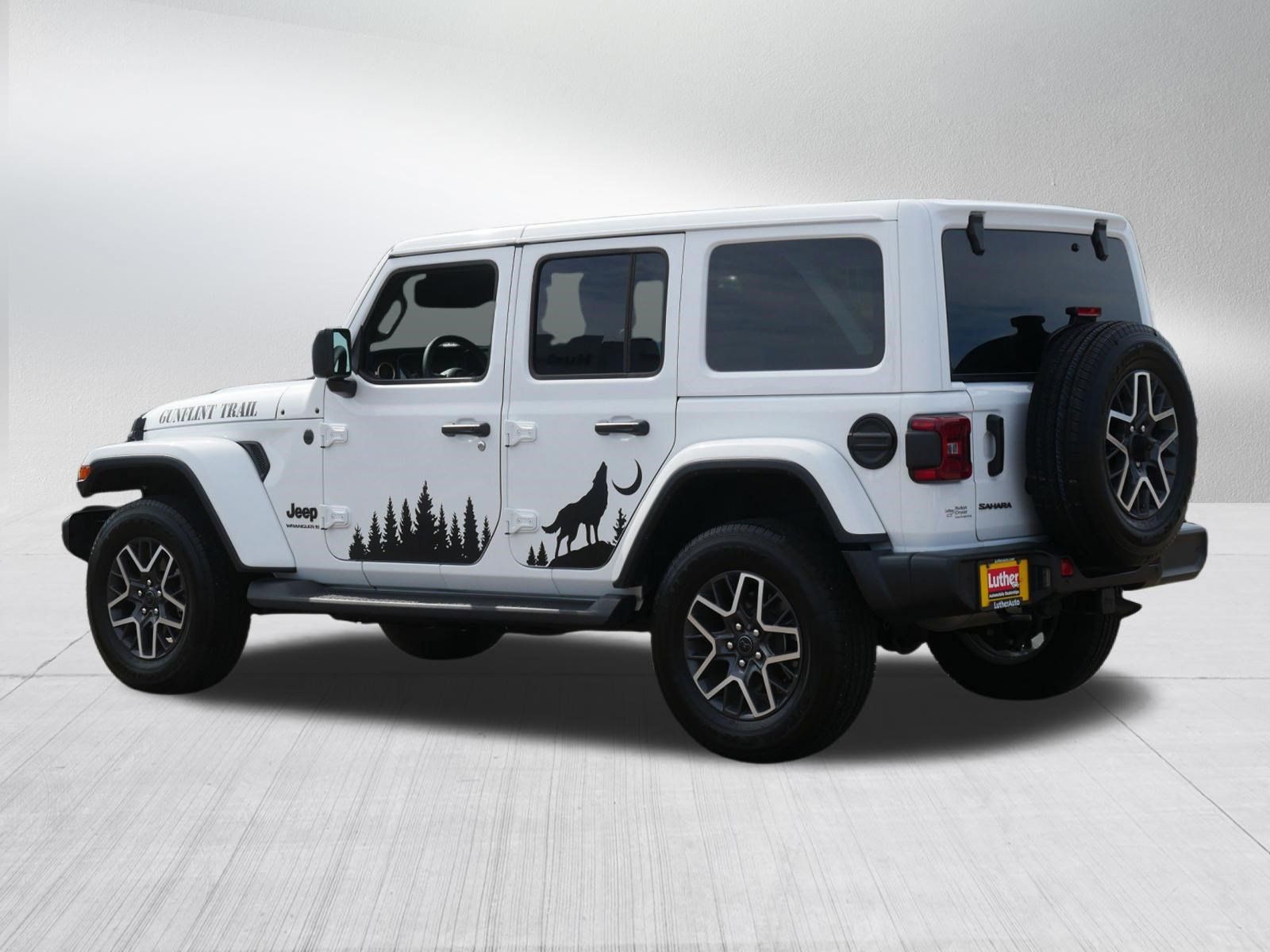 Used 2025 Jeep Wrangler Unlimited Sahara w/ Safety Group AWD/4WD image 5