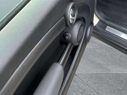 Used 2010 MINI Cooper Hardtop FWD image 32