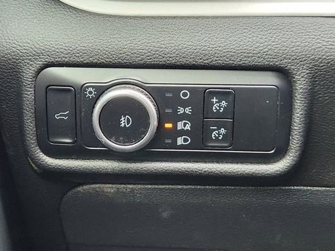 Used 2024 Ford Explorer XLT w/ Equipment Group 202A RWD image 19