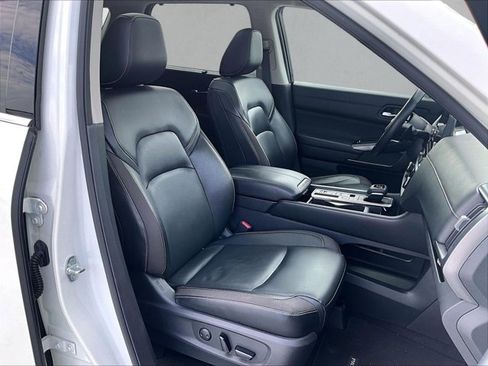 Used 2023 Nissan Pathfinder SL w/ SL Premium Package FWD image 9