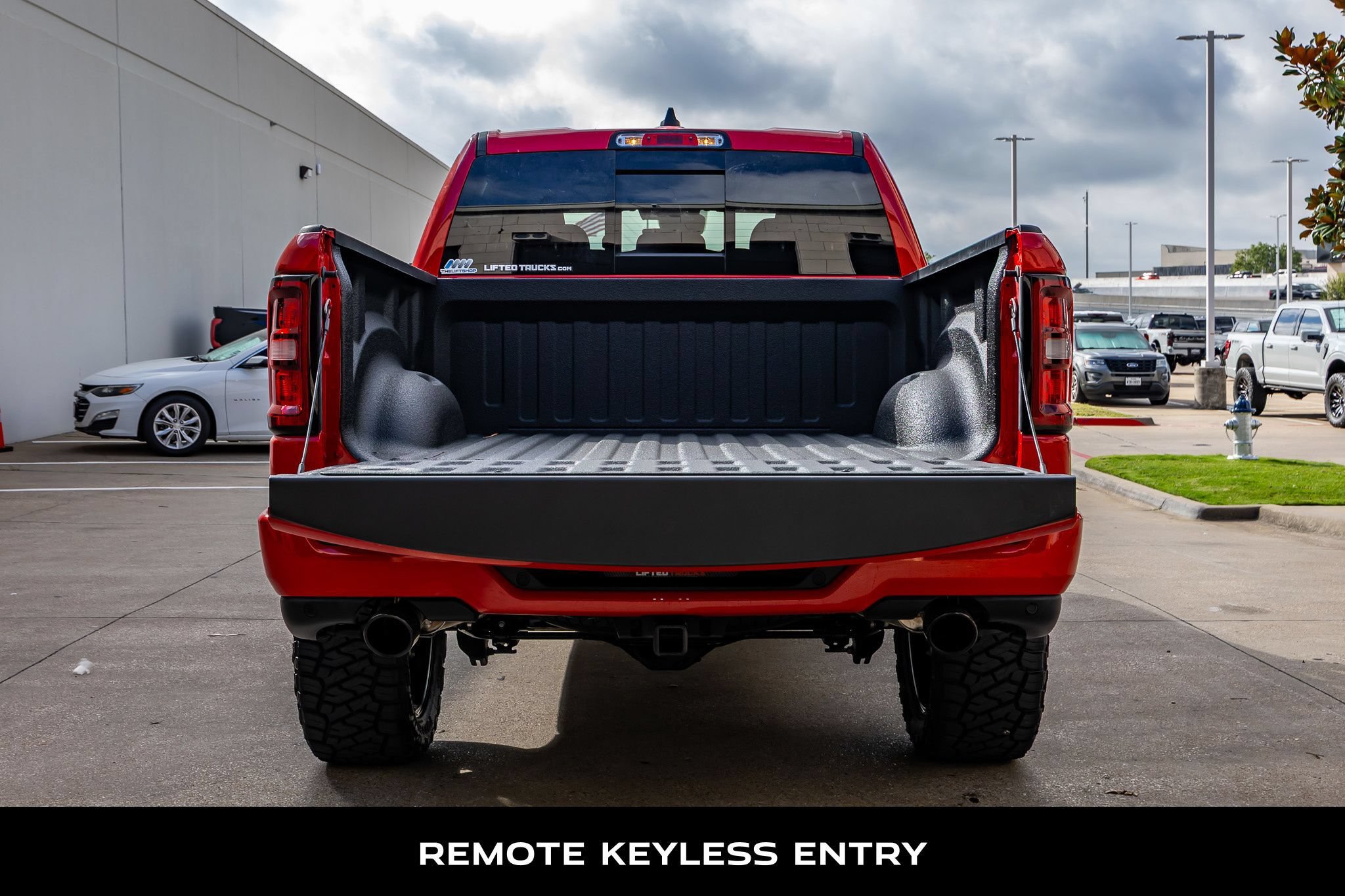 Used 2025 RAM 1500 Big Horn AWD/4WD image 9