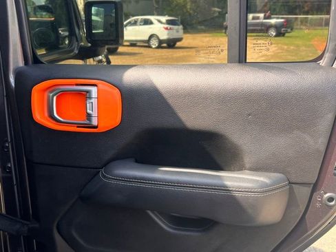 Used 2020 Jeep Wrangler Unlimited Sahara image 13