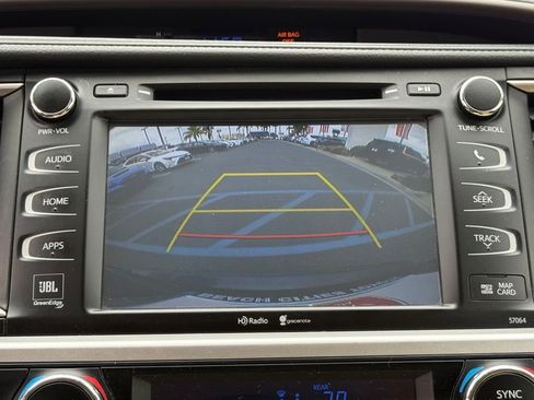 Used 2015 Toyota Highlander Limited w/ Driver Technology Package image 31