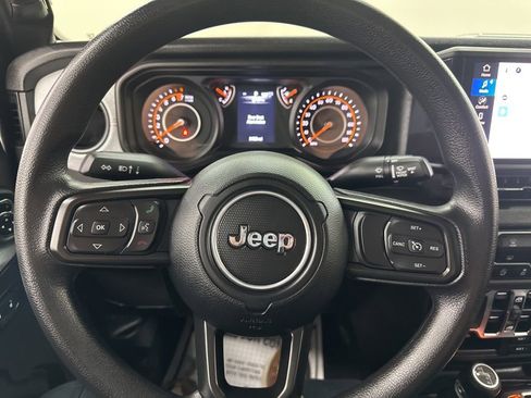 Used 2025 Jeep Gladiator Sport image 34