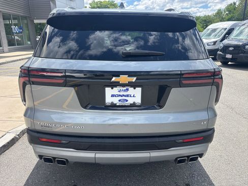 Used 2024 Chevrolet Traverse LT AWD/4WD image 4