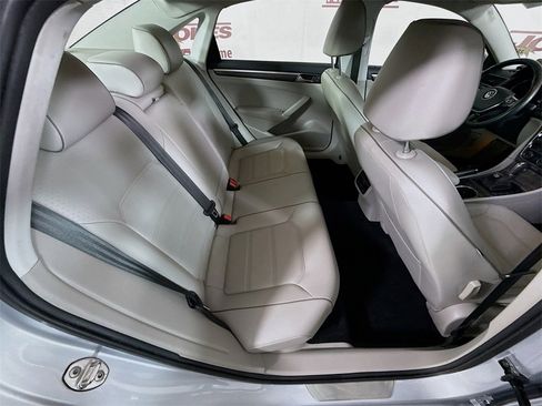 Used 2016 Volkswagen Passat 1.8T SE image 28