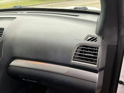 Used 2018 Ford Explorer XLT FWD image 15