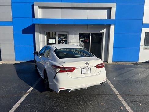 Used 2018 Toyota Camry L image 10