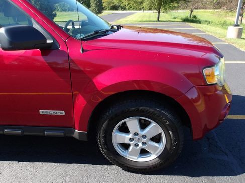 Used 2017 Ford Explorer XLT w/ Equipment Group 202A AWD/4WD image 33