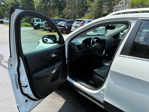 Used 2020 Jeep Cherokee Limited w/ Luxury Group AWD/4WD image 13