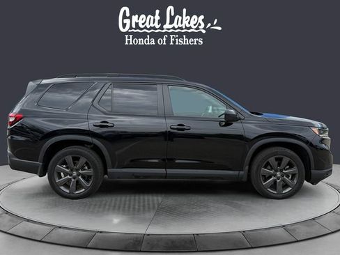 Used 2025 Honda Pilot Sport image 6