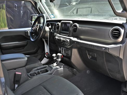 Used 2021 Jeep Wrangler Sport AWD/4WD image 10