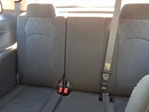 Used 2016 GMC Acadia SLE image 16