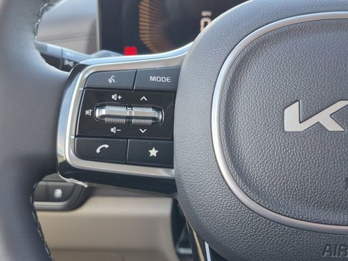 New 2026 Kia Carnival FWD image 18