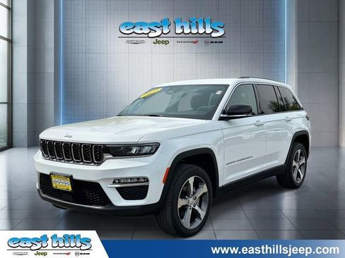 Certified 2023 Jeep Grand Cherokee Limited w/ Trailer Tow Prep Group (B) AWD/4WD image 7