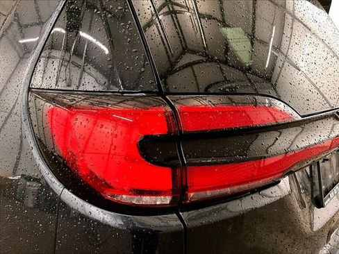 Used 2021 Chrysler Pacifica Touring FWD image 29
