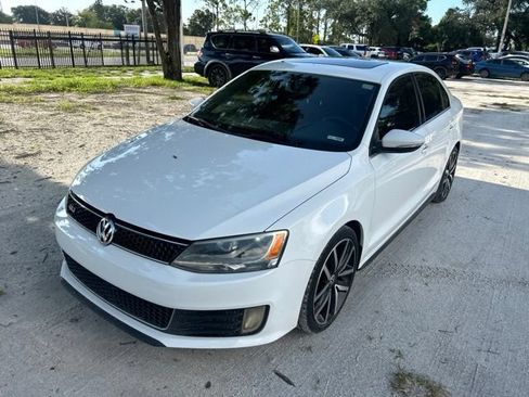 Used 2013 Volkswagen Jetta GLI Autobahn FWD image 2