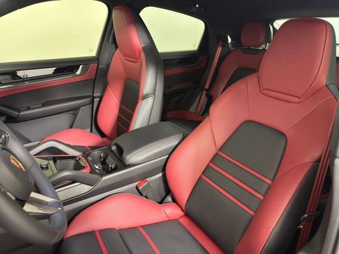Certified 2025 Porsche Cayenne Turbo GT AWD/4WD image 5