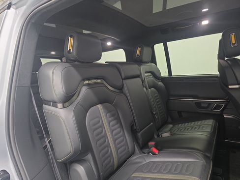 Used 2024 Rivian R1S Adventure AWD/4WD image 23