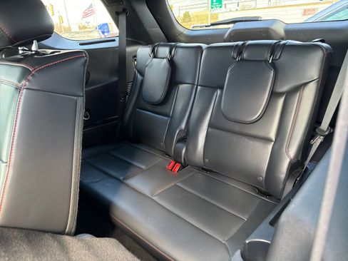 Used 2025 Ford Explorer ST-Line w/ ST-Line Street Pack image 23