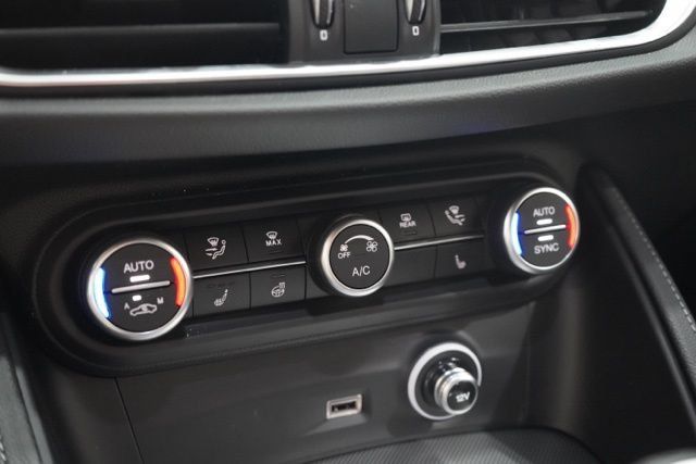 New 2025 Alfa Romeo Stelvio Sprint AWD/4WD image 25